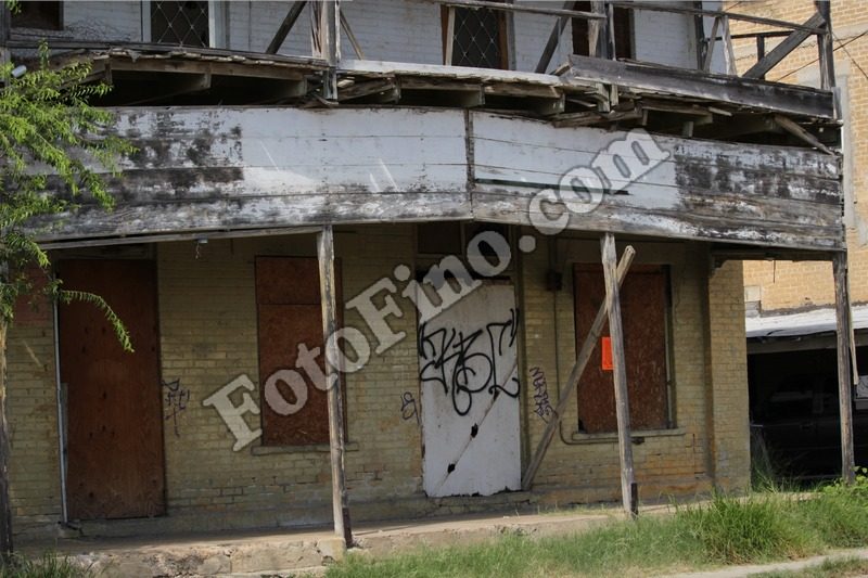 Abandoned Building - FotoFino.com